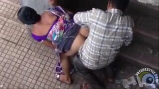 खुले मे गार्ड ने कामवाली की चुदाई की