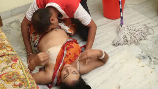 बेंगाली सेक्सी फिल्म – नौकरानी के साथ हॉट सेक्स किया