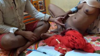 सेक्सी स्टूडेंट की चूत चुदाई की हिंदी क्सक्सक्स वीडियो