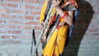 हिंदी सेक्सी ब्लू फिल्म देहाती भाभी की घर में चुदाई
