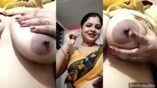भोजपुरी भाभी प्रेमी को शौचालय में दूधिया चूचियाँ दिखाती – एमएमएस