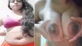 भारतीय न्यूड वाइफ बड़े बूब्स दिखाने के लिए सीक्रेट लवर एमएमएस