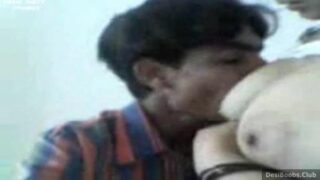 मारवाड़ी माँ के बड़े स्तन बेटे के दोस्त ने चूसे – देसी वायरल एमएमएस